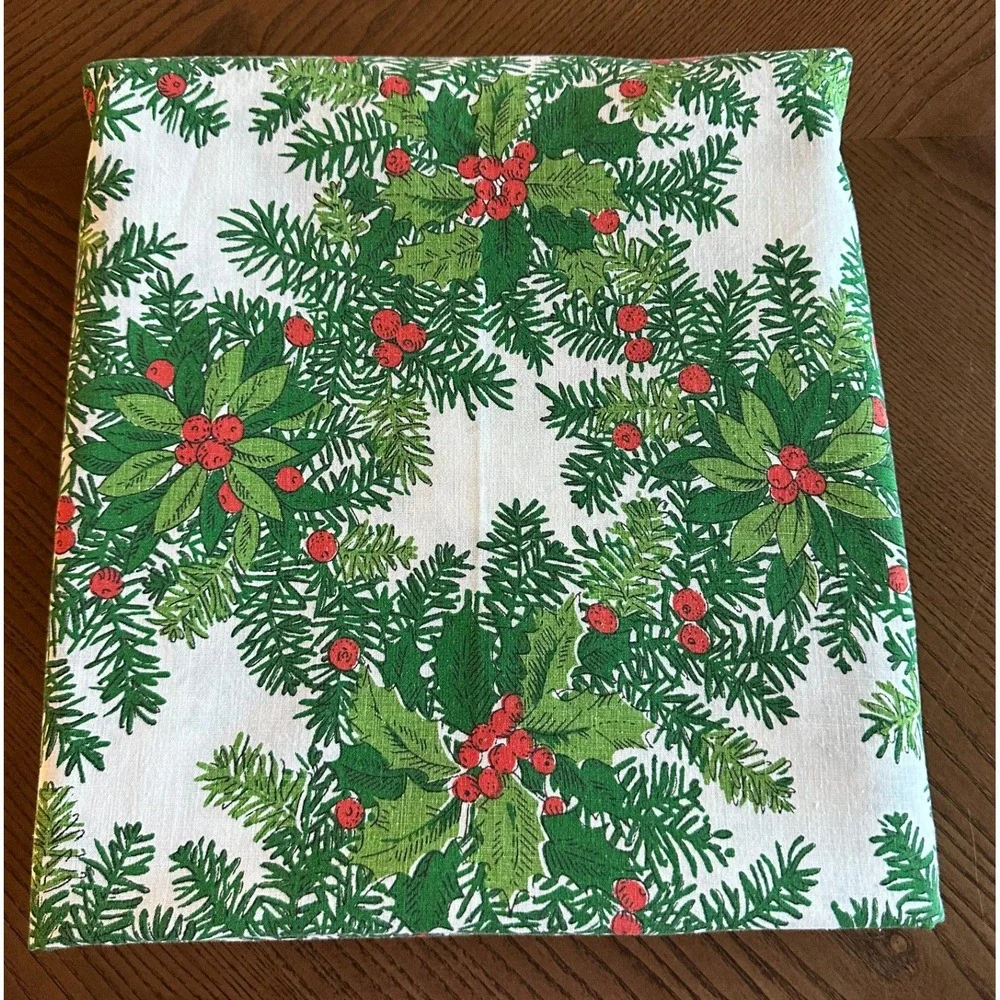 Vtg Christmas Tablecloth‎ Holly Berry Pine Evergreen Holiday 108x72 Rectangular